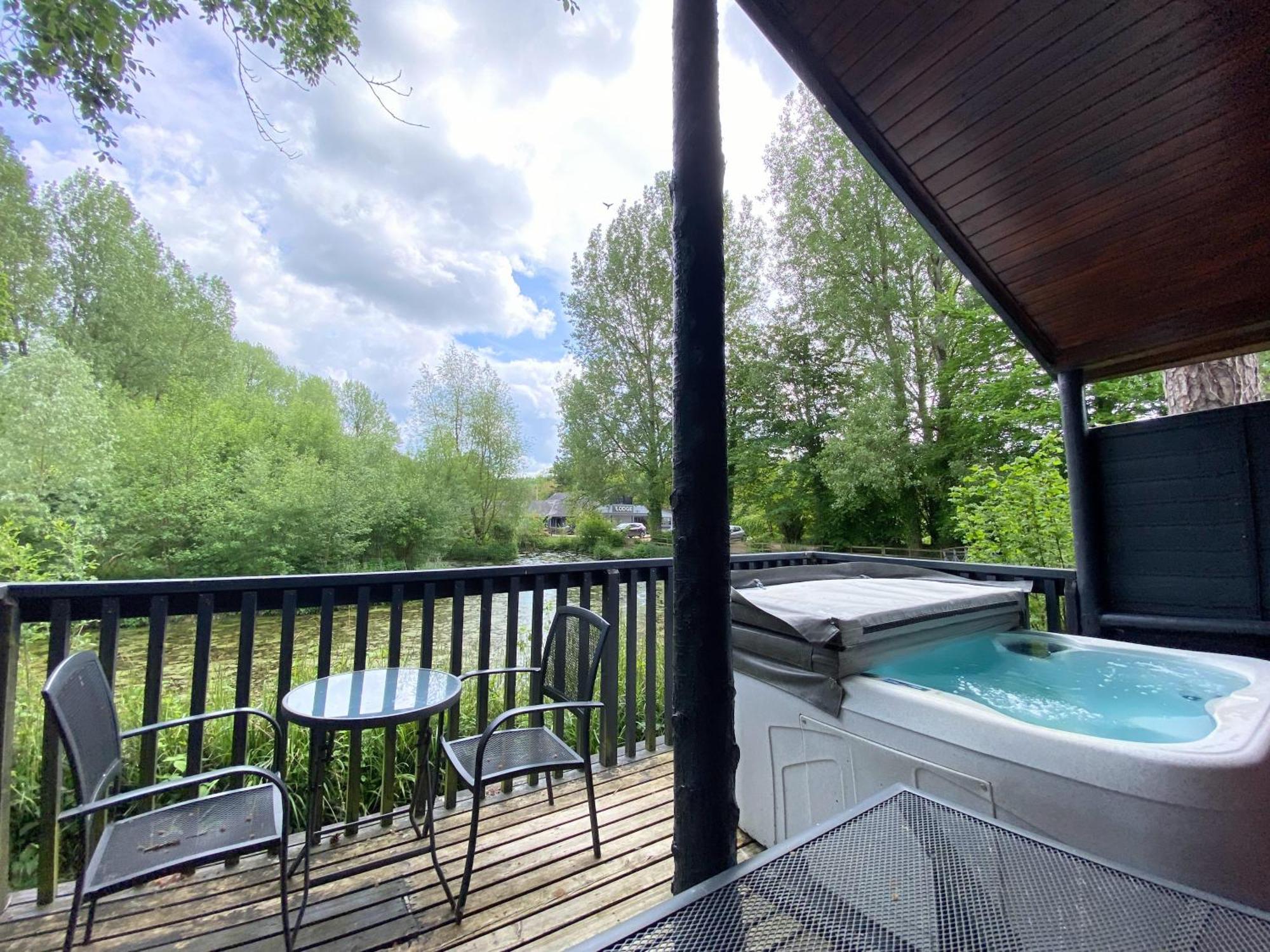 Otter 4 Hot Tub - Huntersmoon-Warminster-Bath-Salisburyヴィラ エクステリア 写真