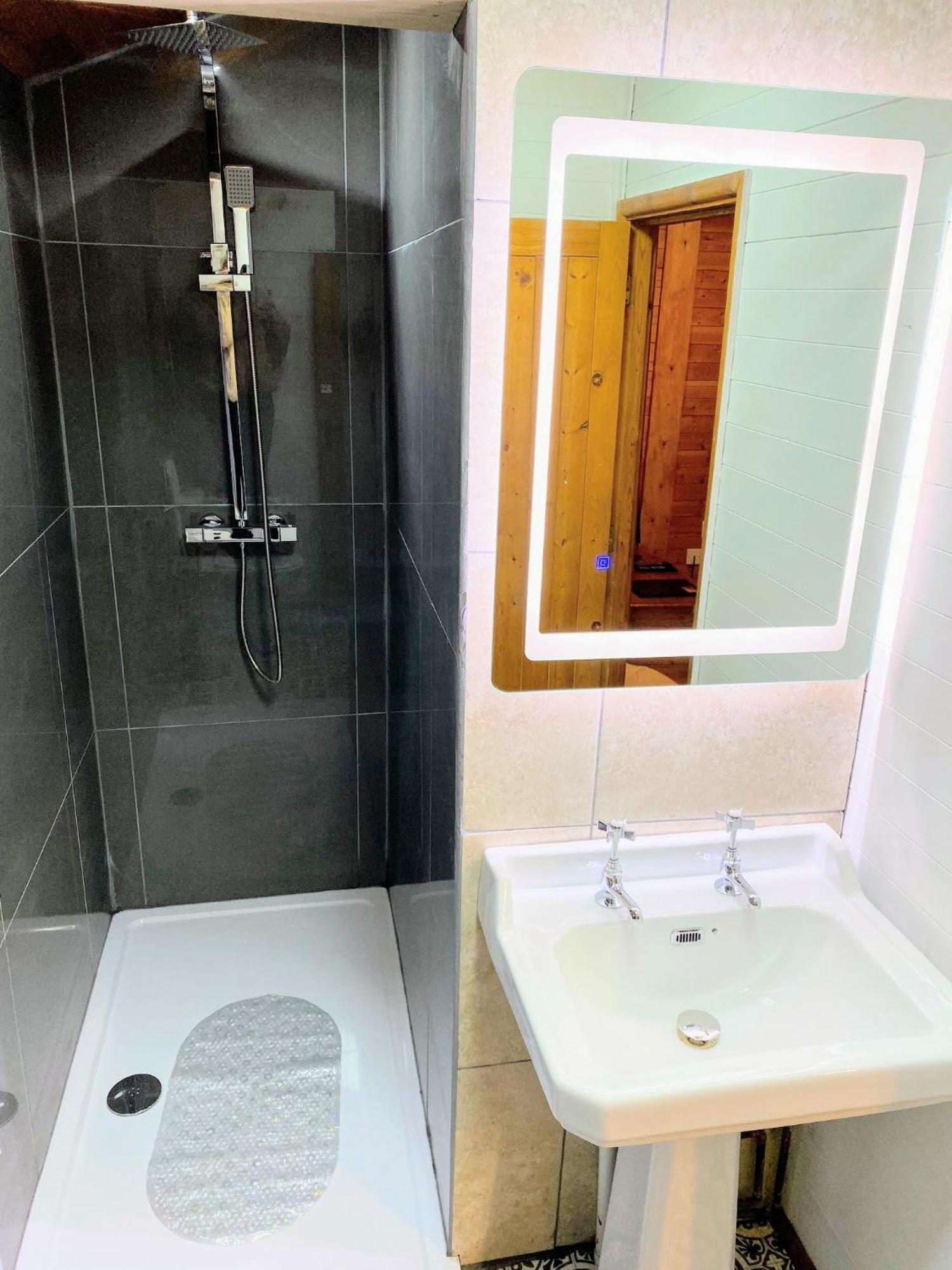 Otter 4 Hot Tub - Huntersmoon-Warminster-Bath-Salisburyヴィラ エクステリア 写真