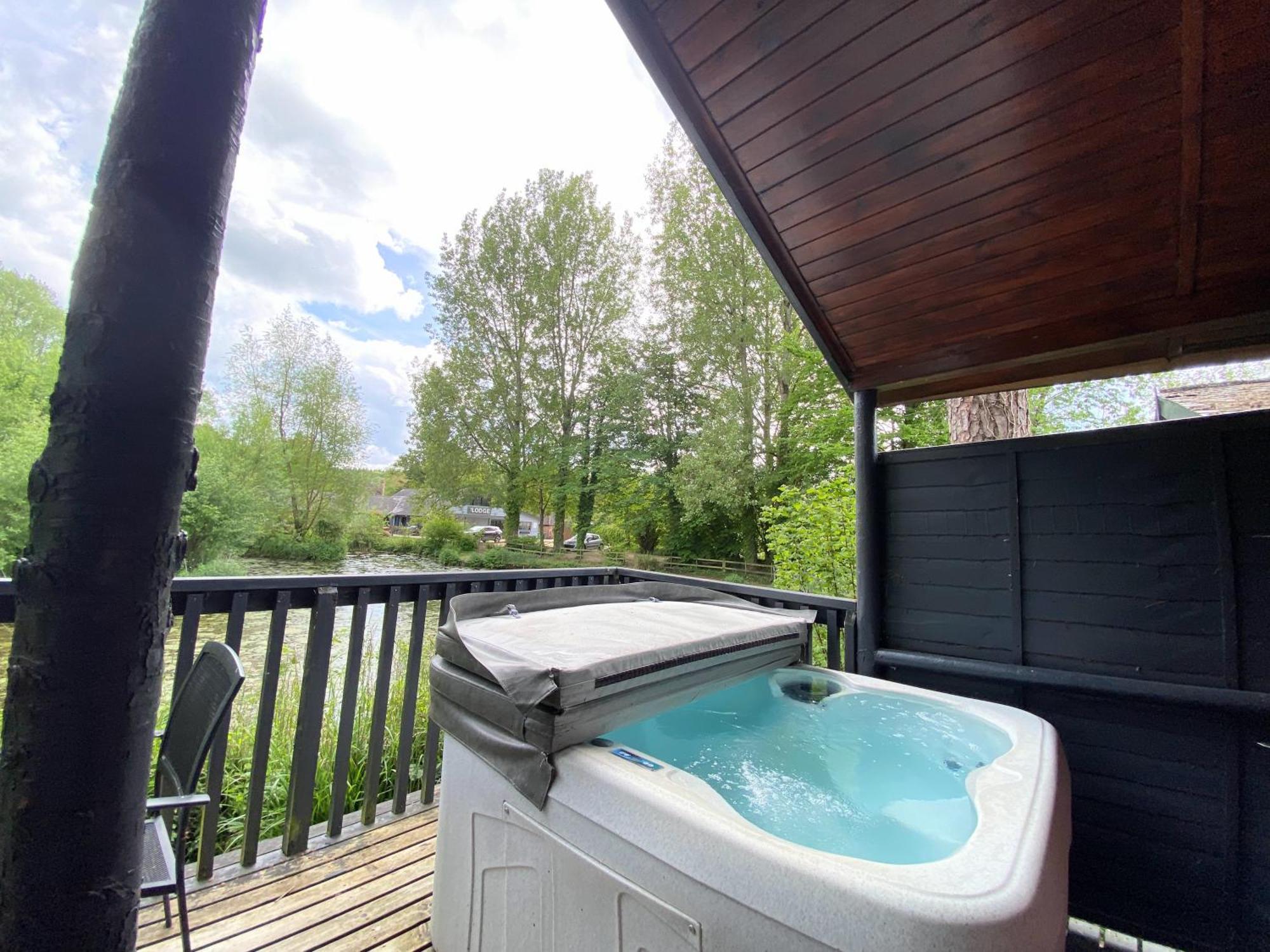 Otter 4 Hot Tub - Huntersmoon-Warminster-Bath-Salisburyヴィラ エクステリア 写真